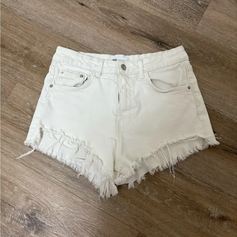 Zara White Denim Frayed Hem Distressed Denim Jean Woman's Short Shorts Size 6